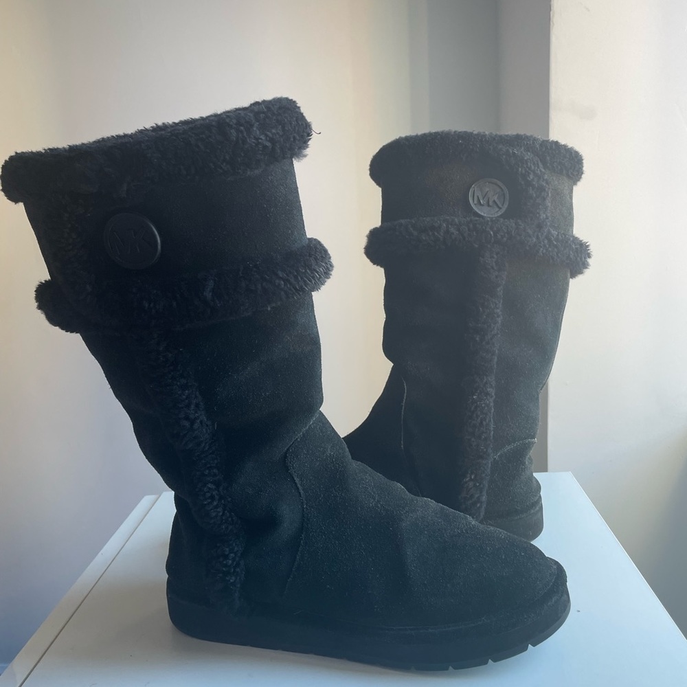 Michael Kors Boots sherpa lining Size 7-black